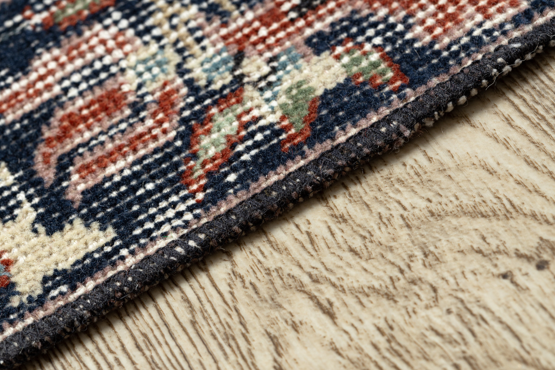 Ručně tkaný vlněný koberec Vintage 10181 rám / květiny, cihlový / zelený