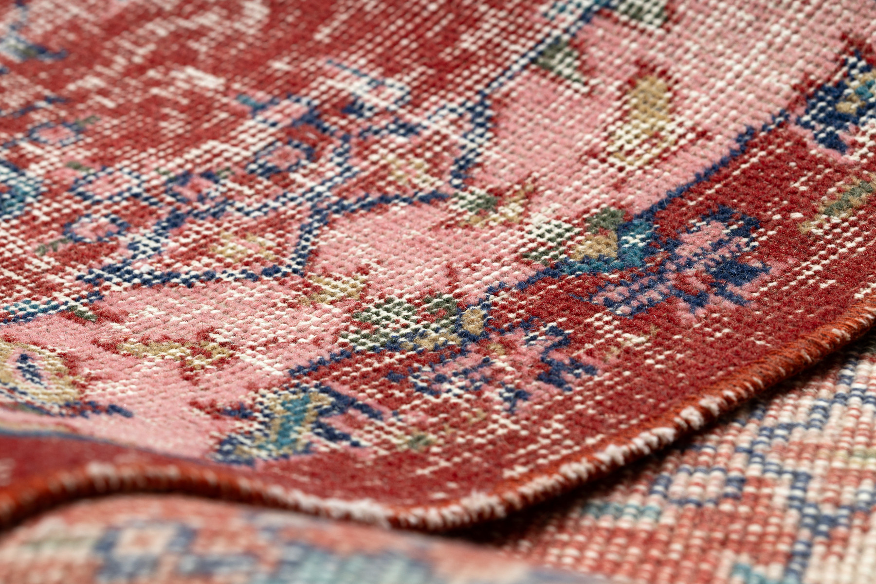 Ručně tkaný vlněný koberec Vintage 10251 ornament/květy, červený