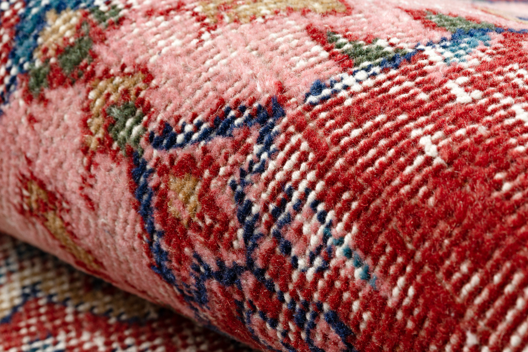 Ručně tkaný vlněný koberec Vintage 10251 ornament/květy, červený