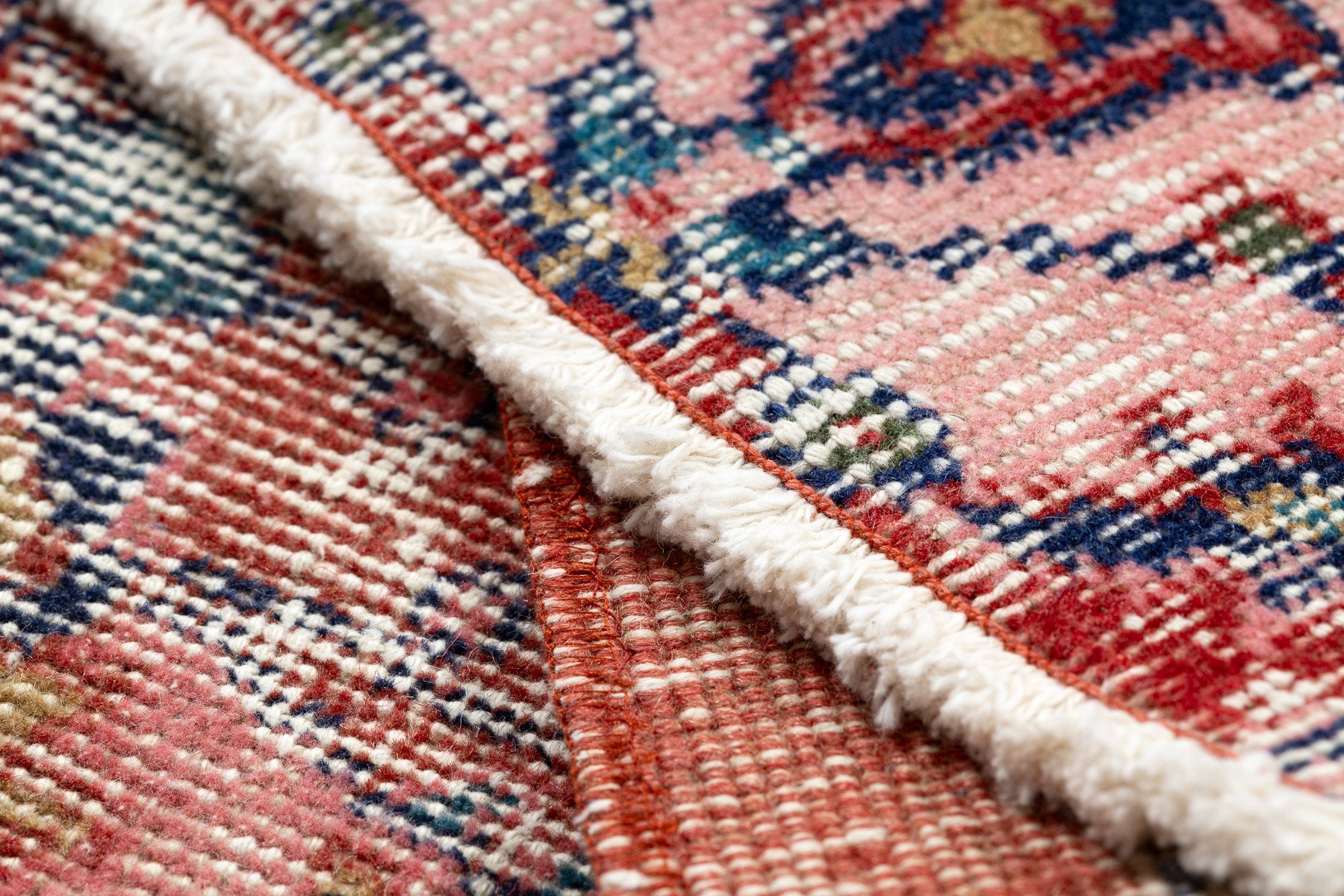 Ručně tkaný vlněný koberec Vintage 10251 ornament/květy, červený