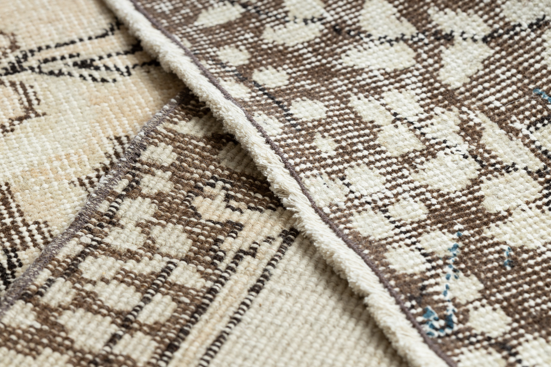 Ručně tkaný vlněný koberec Vintage 10313 ornament / květiny, béžový / zelený