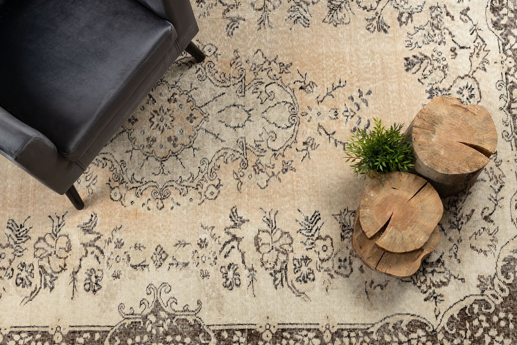 Ručně tkaný vlněný koberec Vintage 10313 ornament / květiny, béžový / zelený