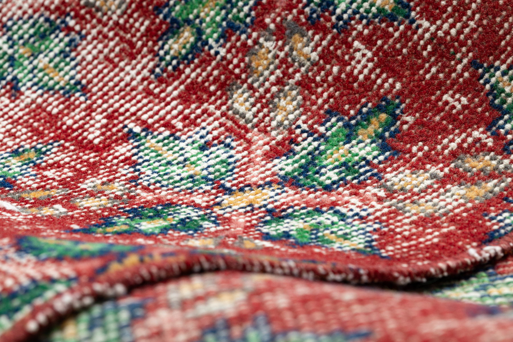 Ručně tkaný vlněný koberec Vintage 10399 listí, červený / zelený