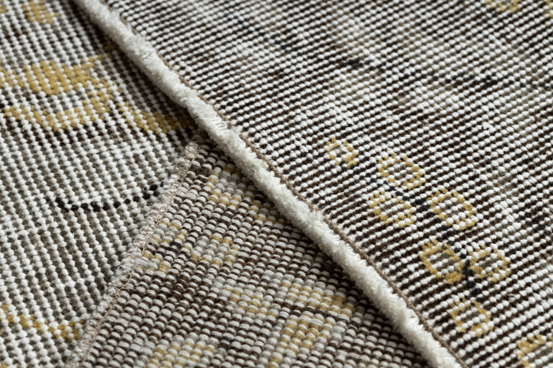 Ručně tkaný vlněný koberec Vintage 10432 rám / ornament, béžový / žlutý