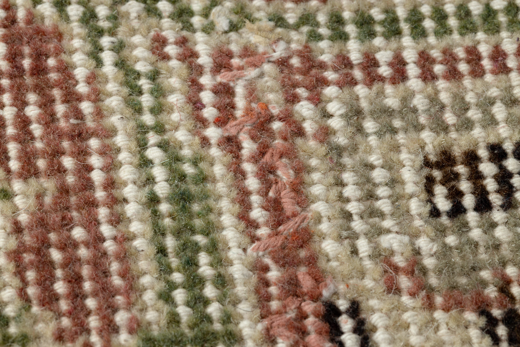 Ručně tkaný vlněný koberec Vintage 10534 ornament / květy, béžový / zelený