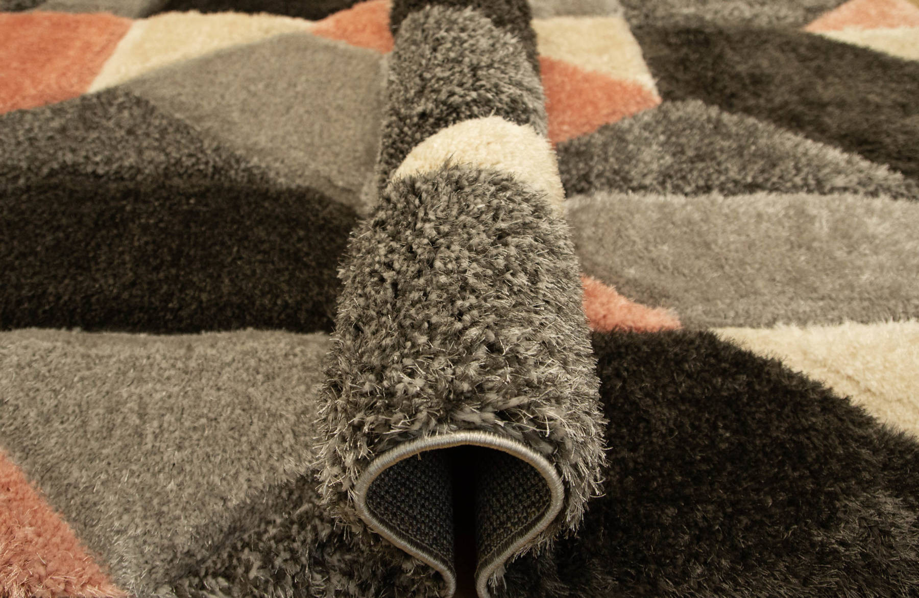 Koberec Shaggy California P477A antracit/růžový