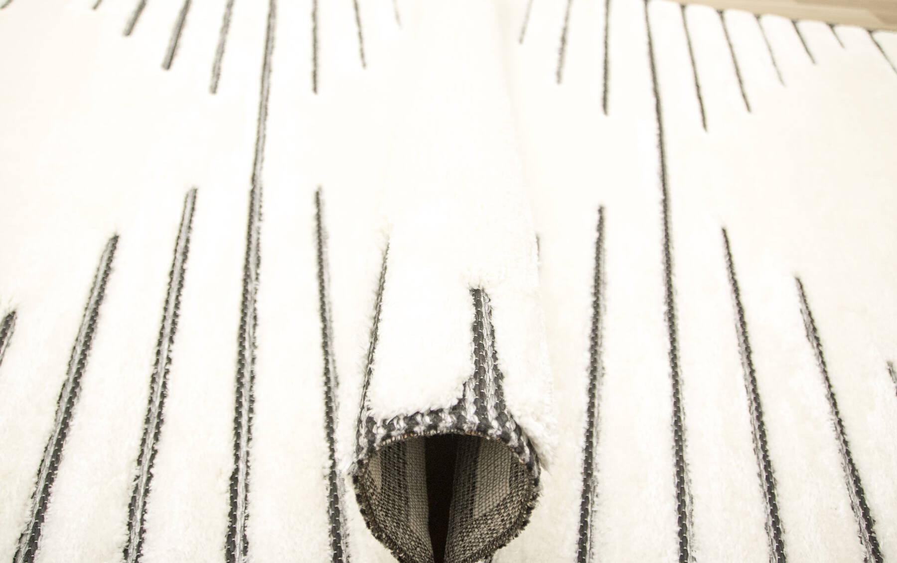 Koberec Shaggy Lula Soft IM43A kosočtverce, krémový / grafitový