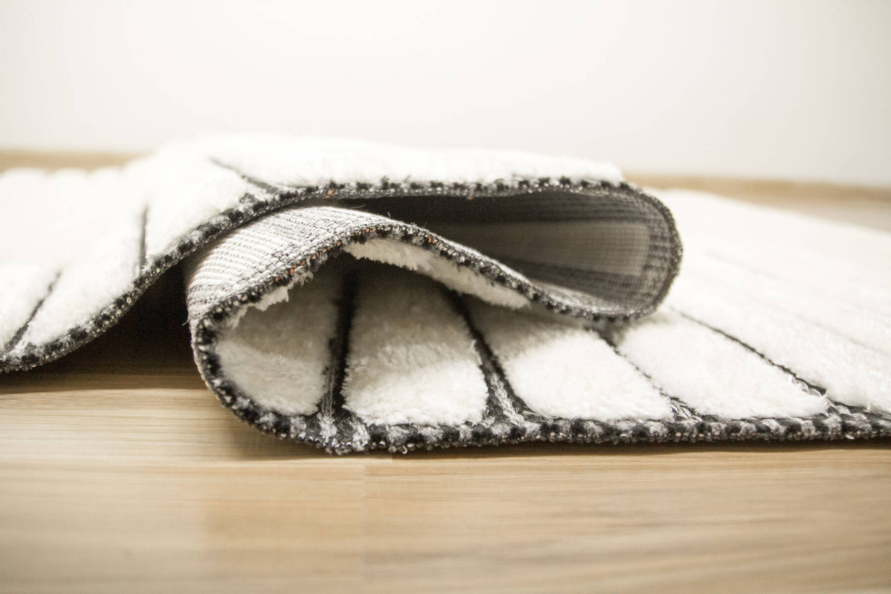 Koberec Shaggy Lula Soft IM43A kosočtverce, krémový / grafitový