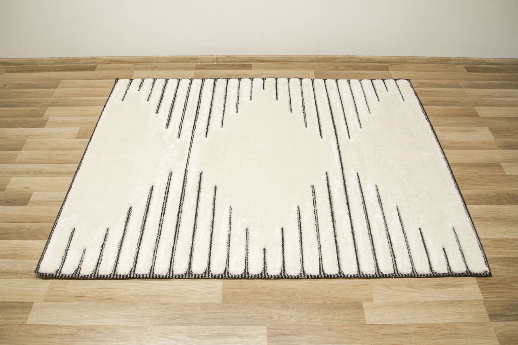 Koberec Shaggy Lula Soft IM43A kosočtverce, krémový / grafitový