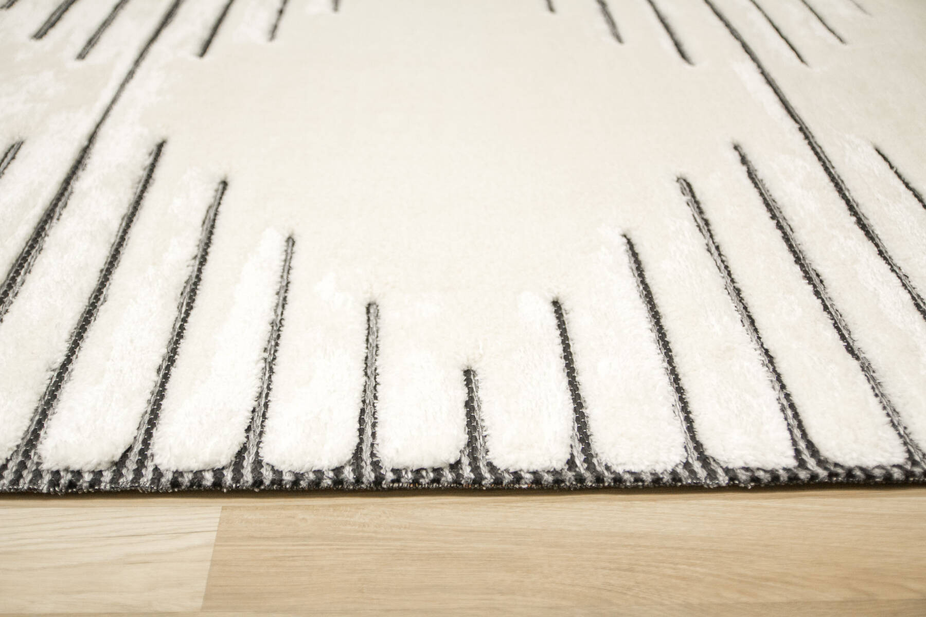 Koberec Shaggy Lula Soft IM43A kosočtverce, krémový / grafitový