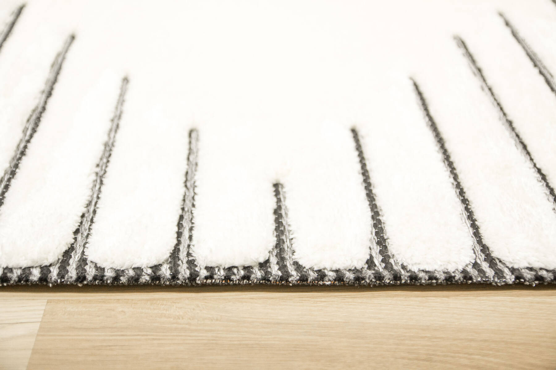 Koberec Shaggy Lula Soft IM43A kosočtverce, krémový / grafitový