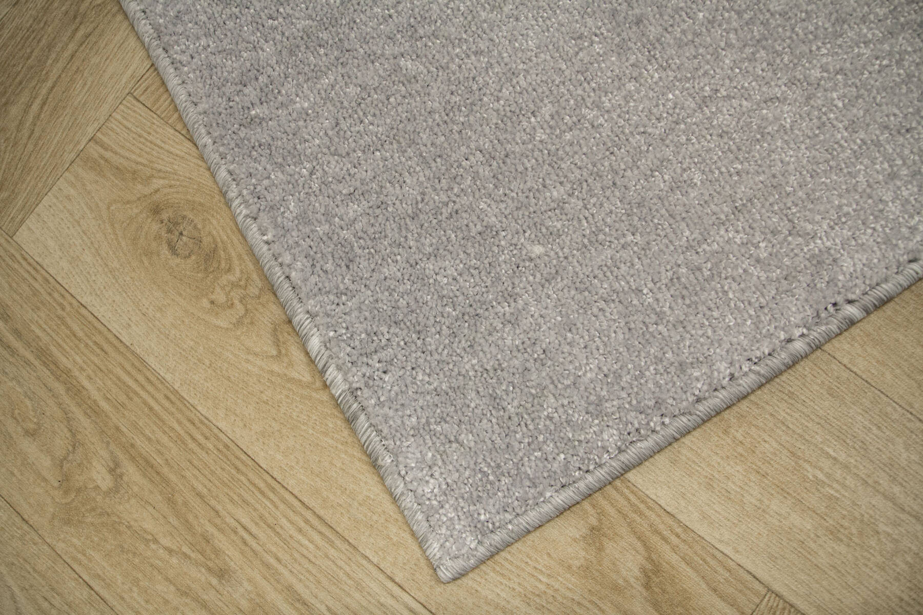 Koberec Sundae 81 šedý / stříbrný