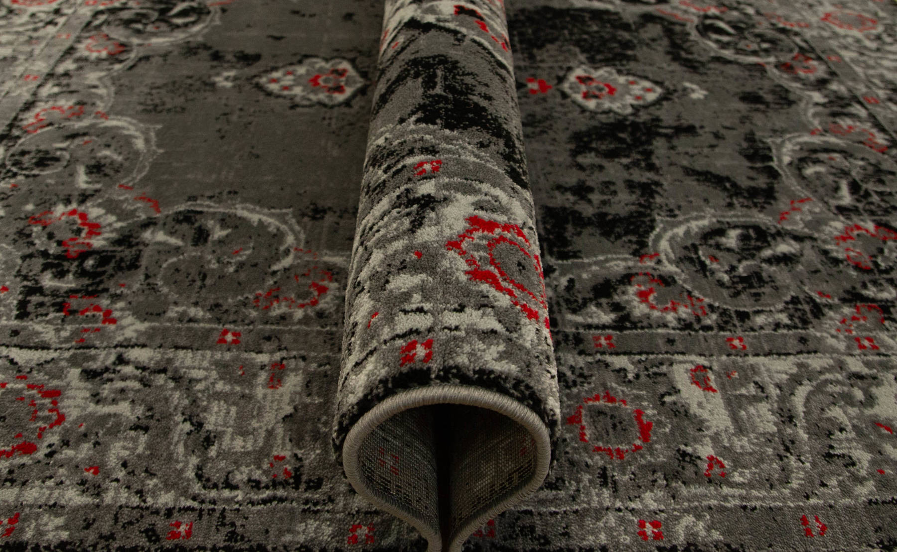 Koberec Victoria 7094A Ornament šedý / červený