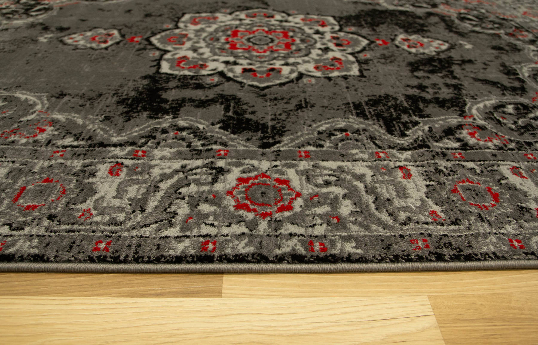 Koberec Victoria 7094A Ornament šedý / červený