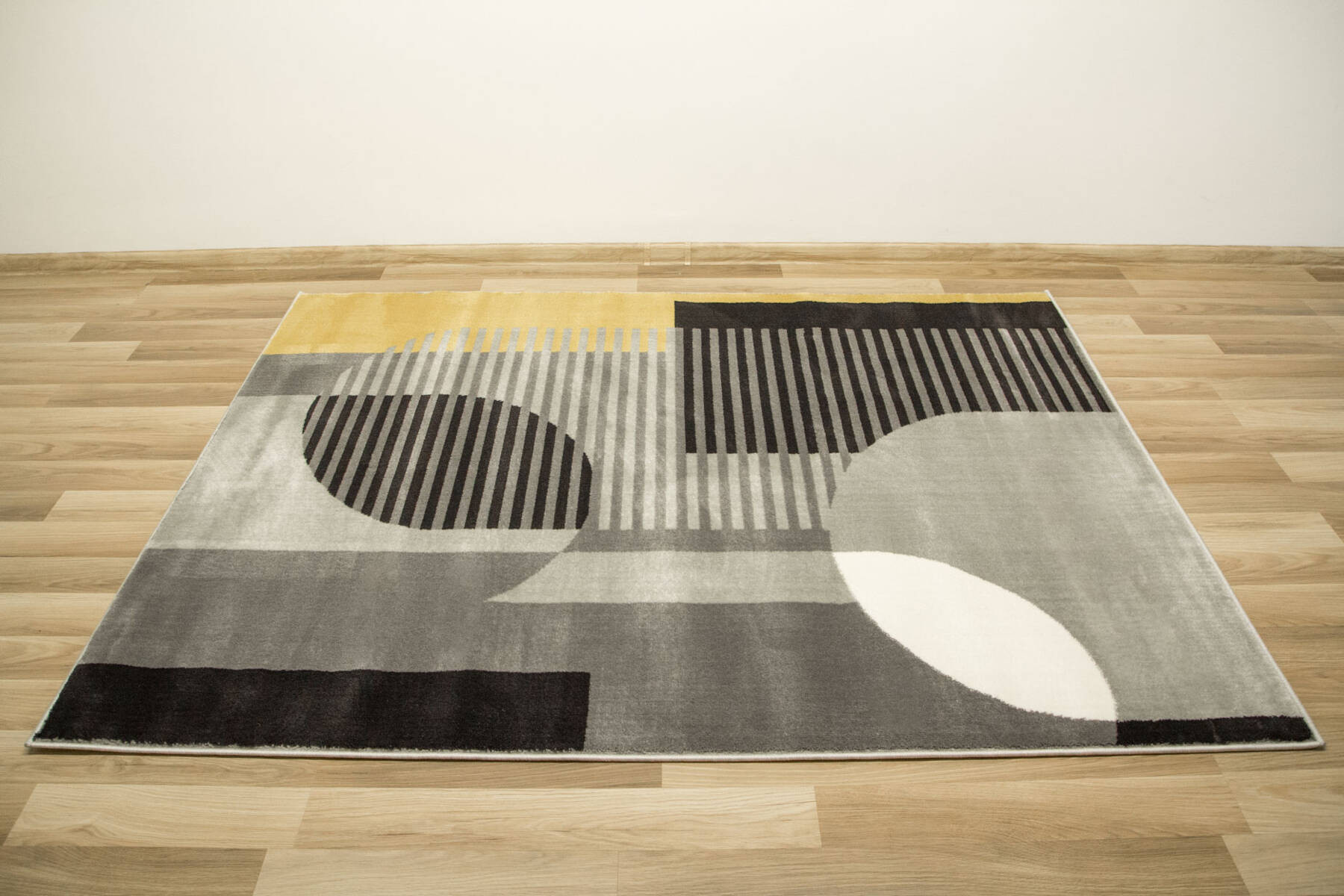 Koberec Victoria F322A šedý / světle šedý geometrický