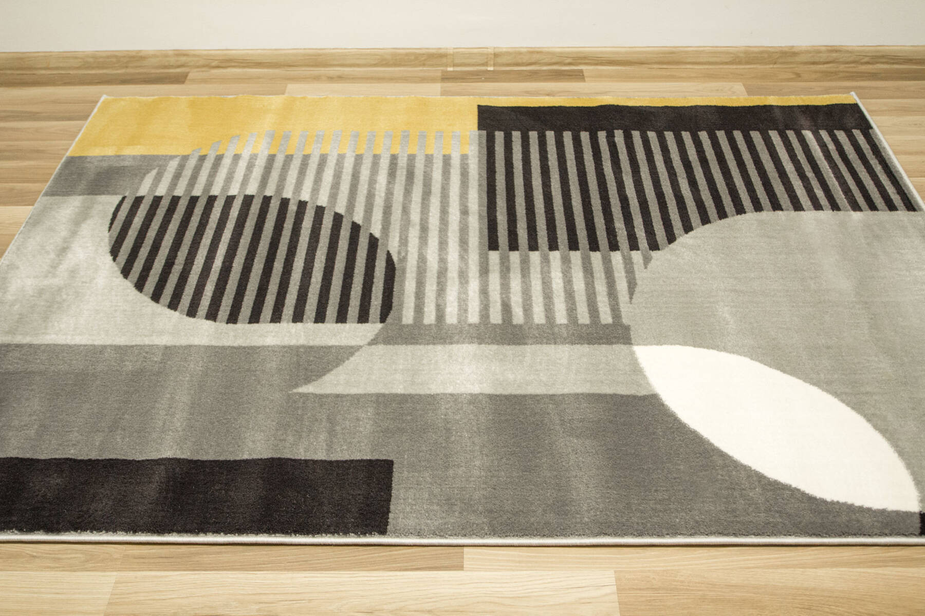 Koberec Victoria F322A šedý / světle šedý geometrický