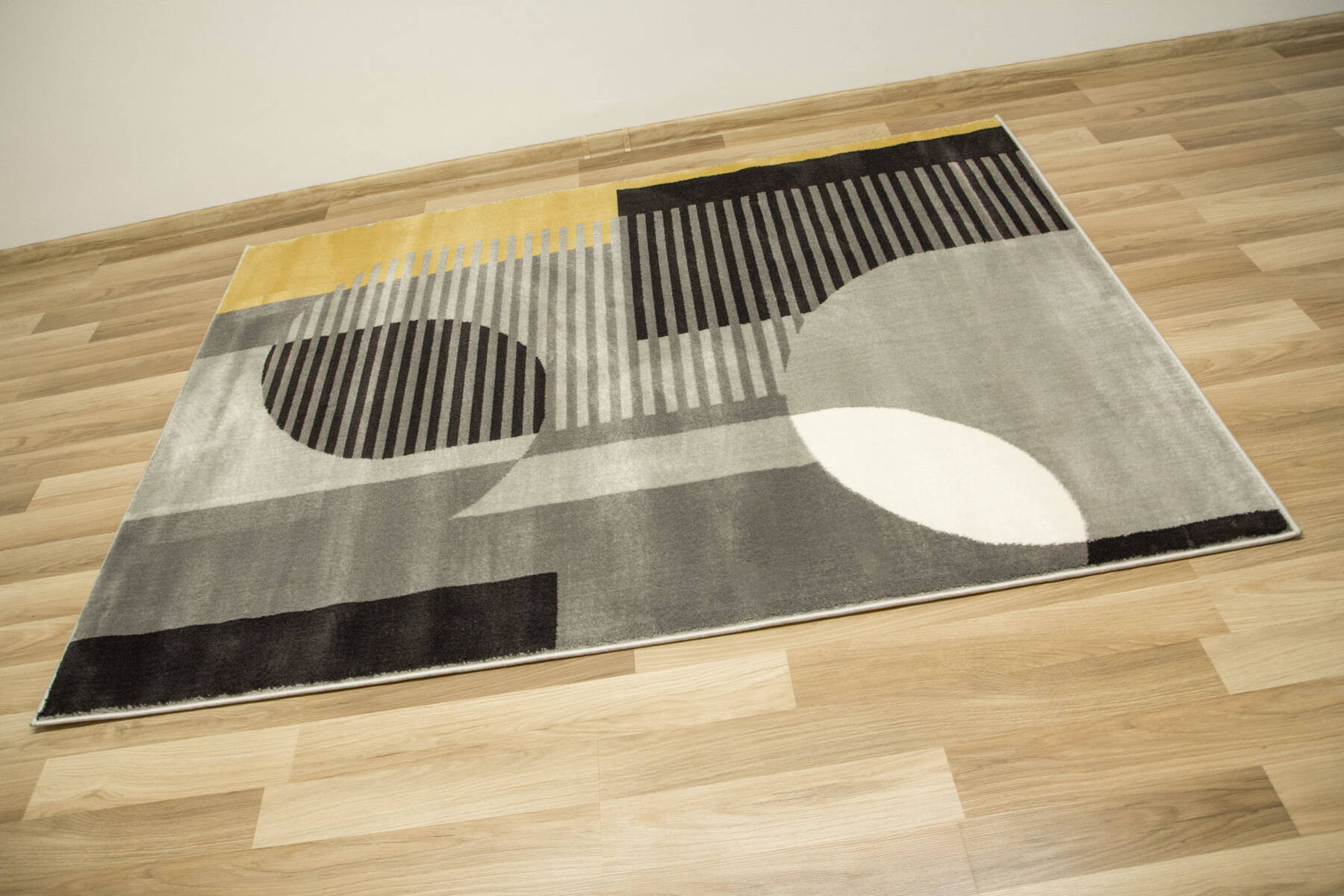 Koberec Victoria F322A šedý / světle šedý geometrický