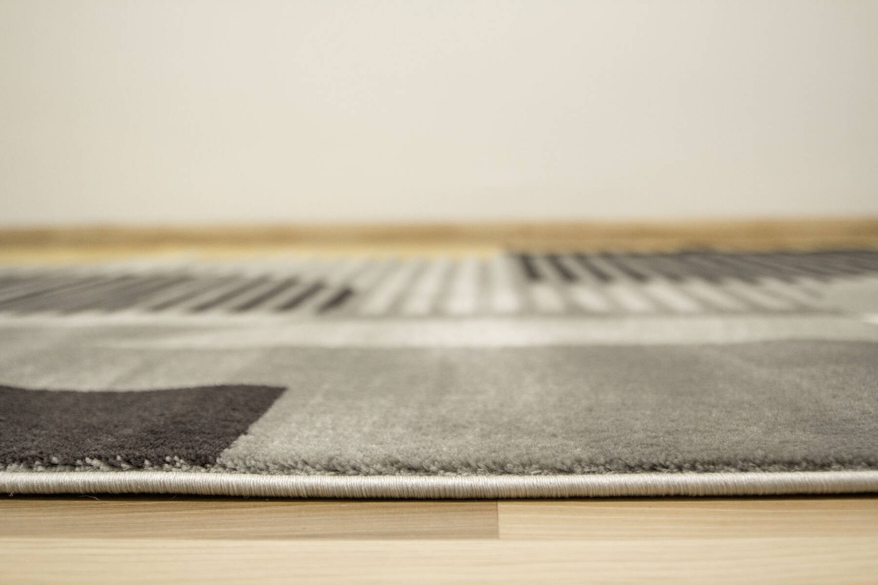 Koberec Victoria F322A šedý / světle šedý geometrický