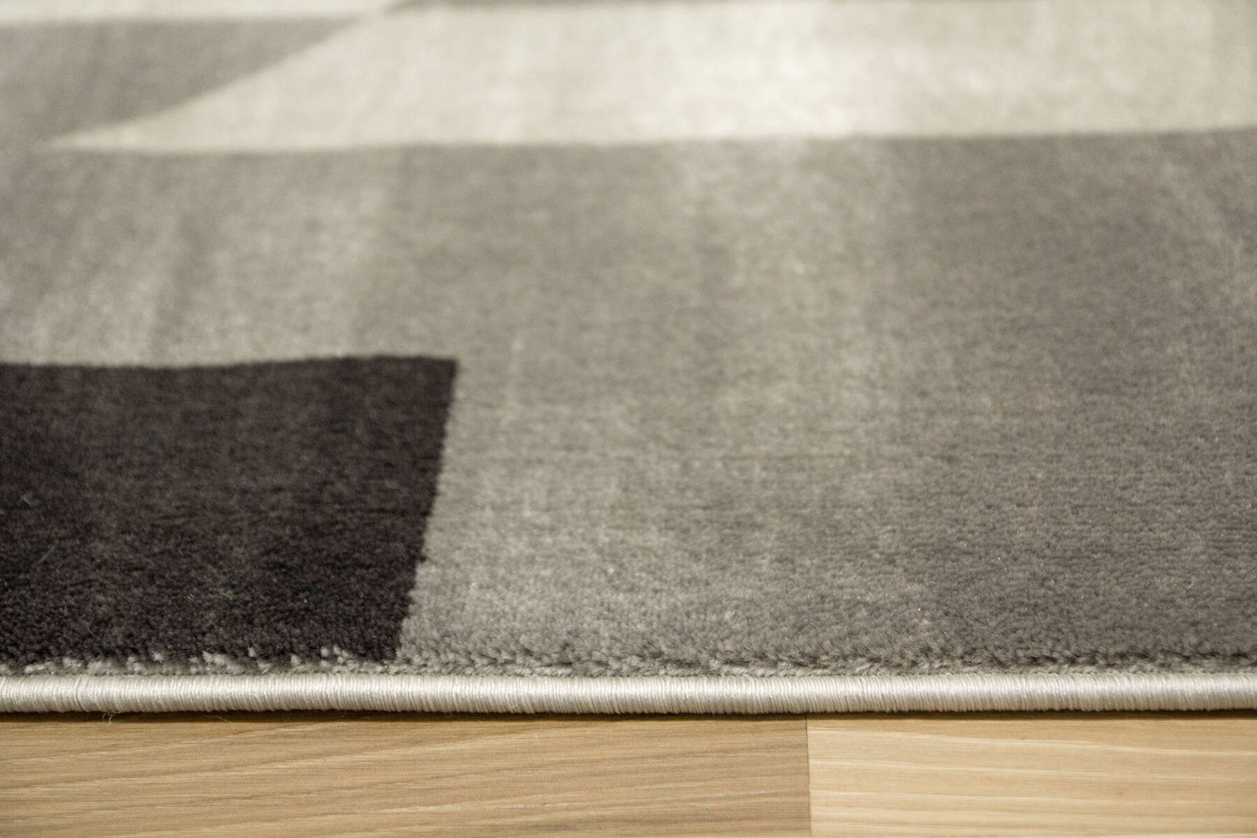 Koberec Victoria F322A šedý / světle šedý geometrický