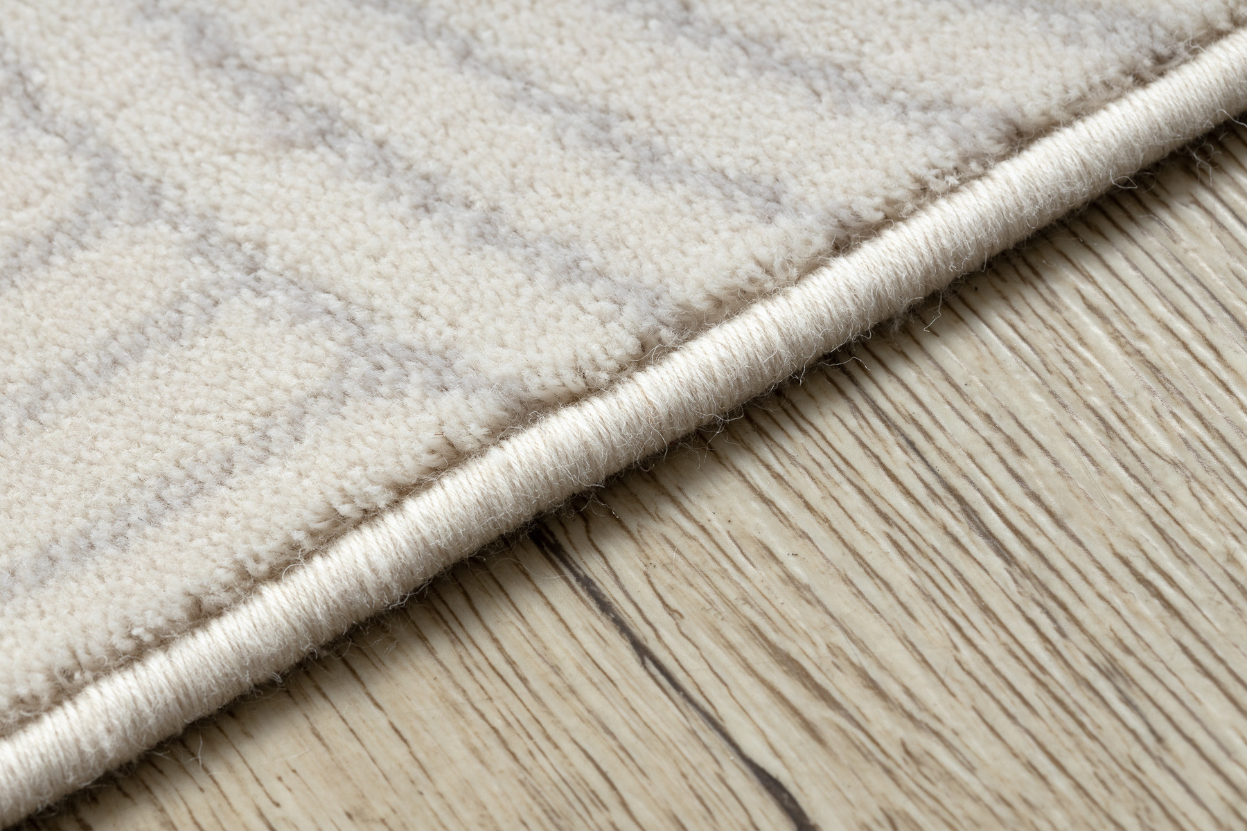 Koberec ANGEL 7901 / 52044 geometrický, béžový / černý