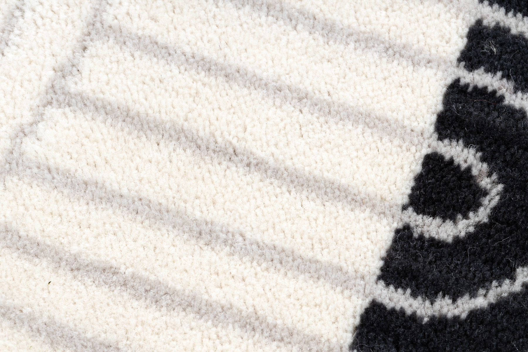 Koberec ANGEL 7901 / 52044 geometrický, béžový / černý