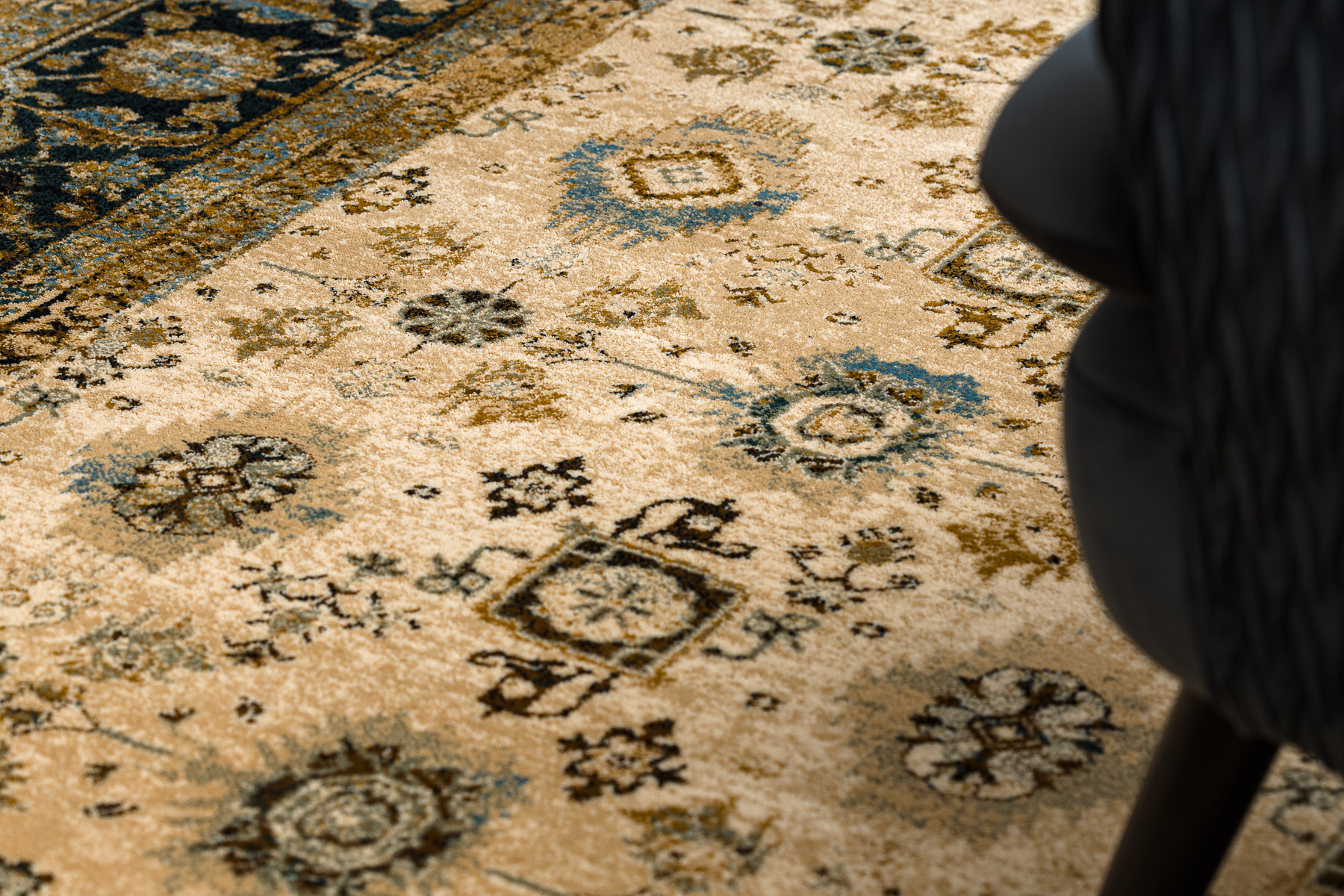 Koberec OMEGA AVILA Ornament rám, hnědý