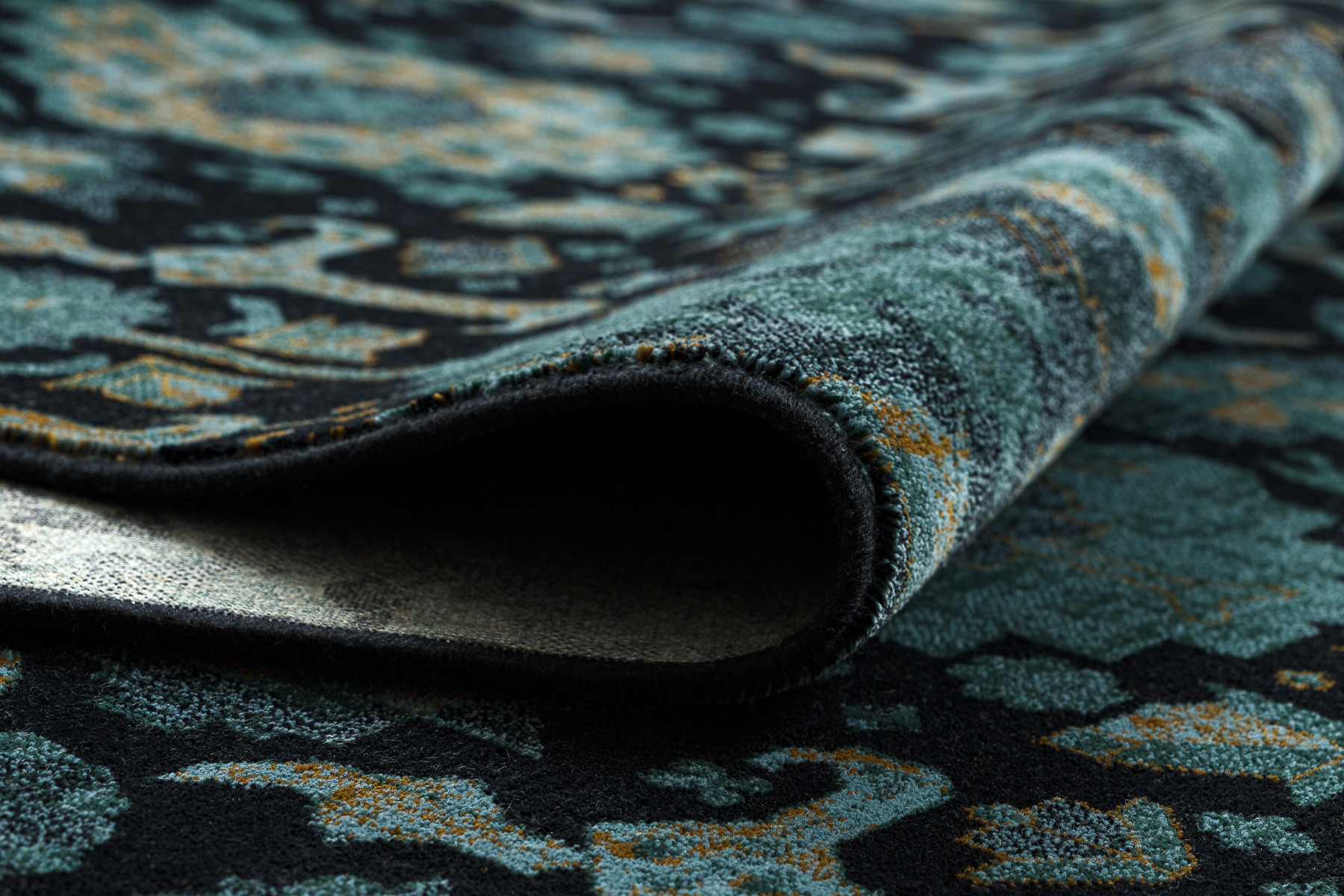 Koberec OMEGA KARAYE granátový