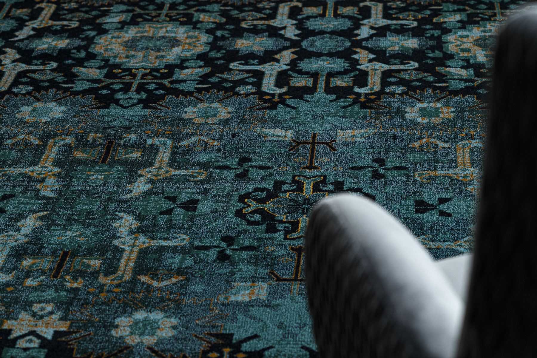 Koberec OMEGA KARAYE granátový