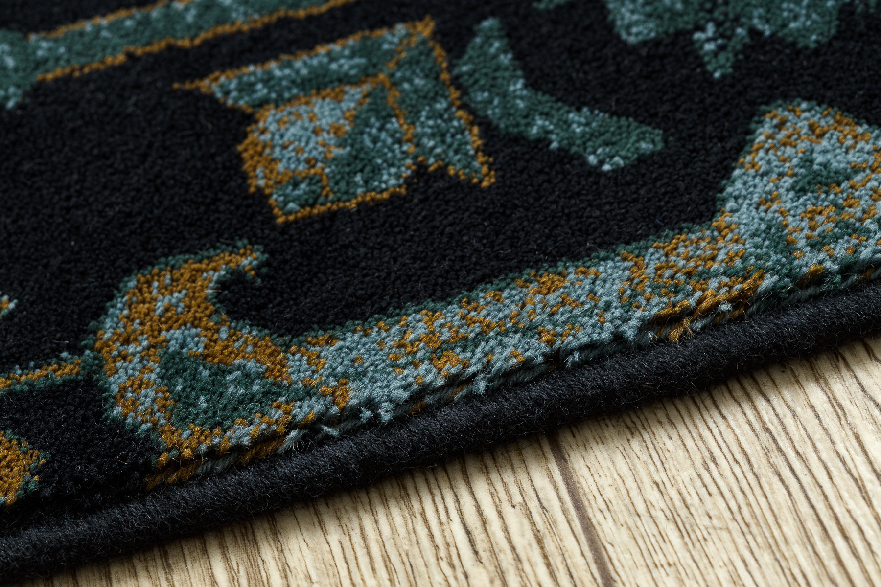 Koberec OMEGA KARAYE granátový