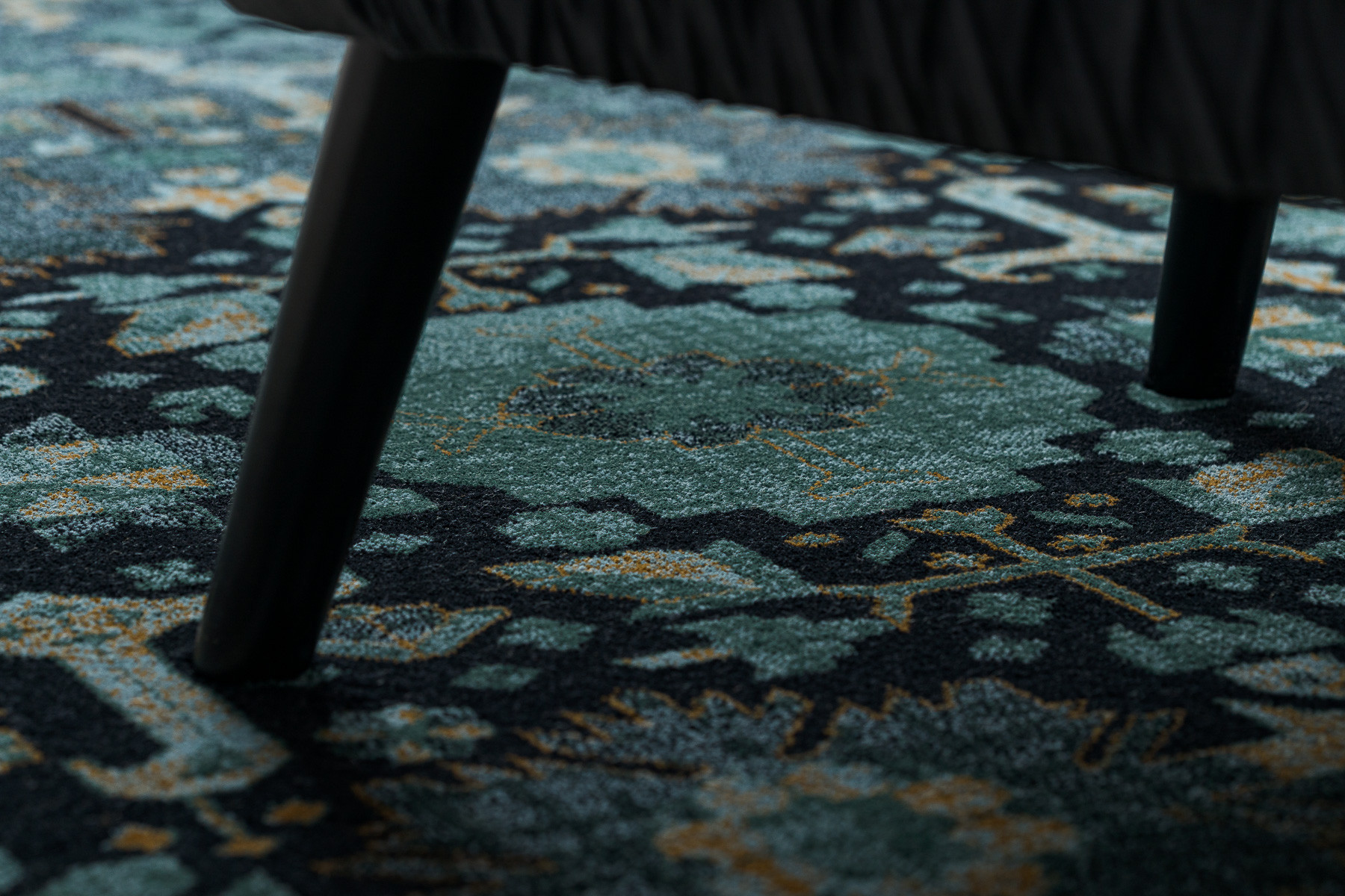 Koberec OMEGA KARAYE granátový