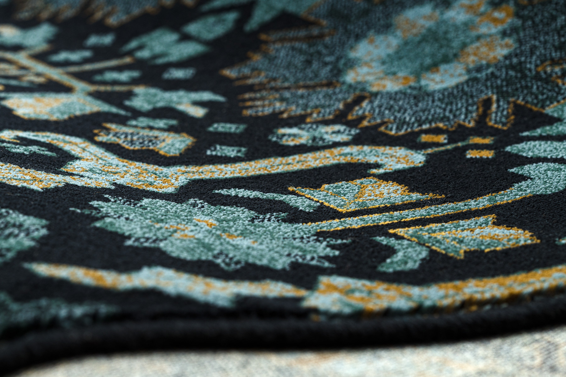 Koberec OMEGA KARAYE granátový