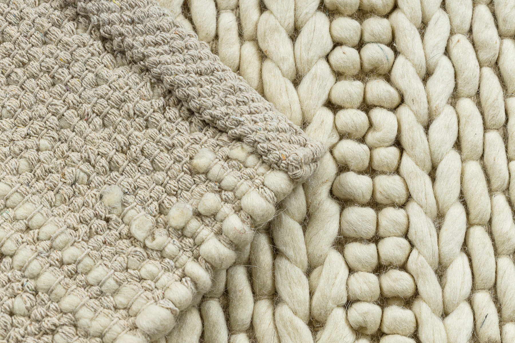 Koberec TAHAR 99002B krémový, linie