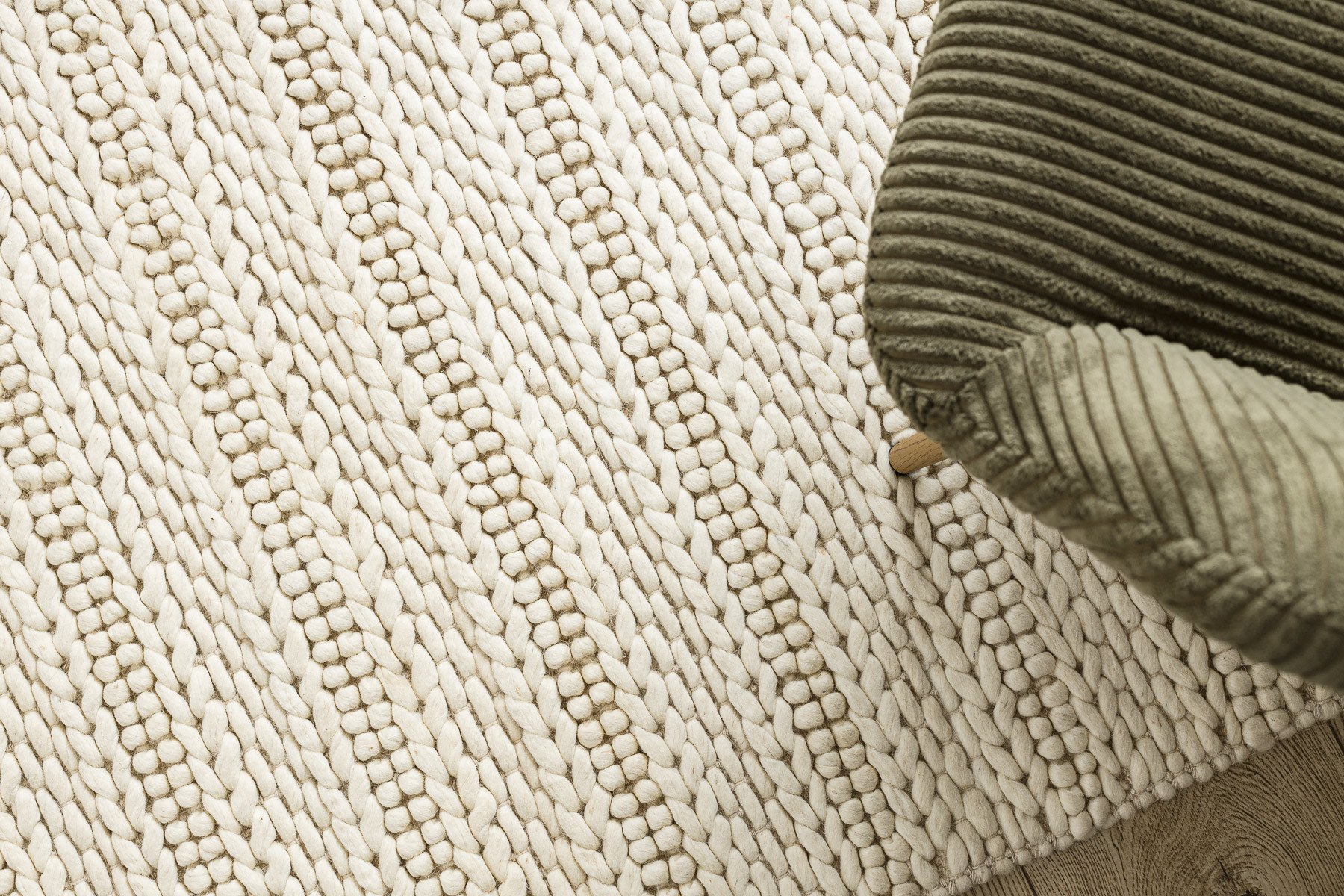 Koberec TAHAR 99002B krémový, linie