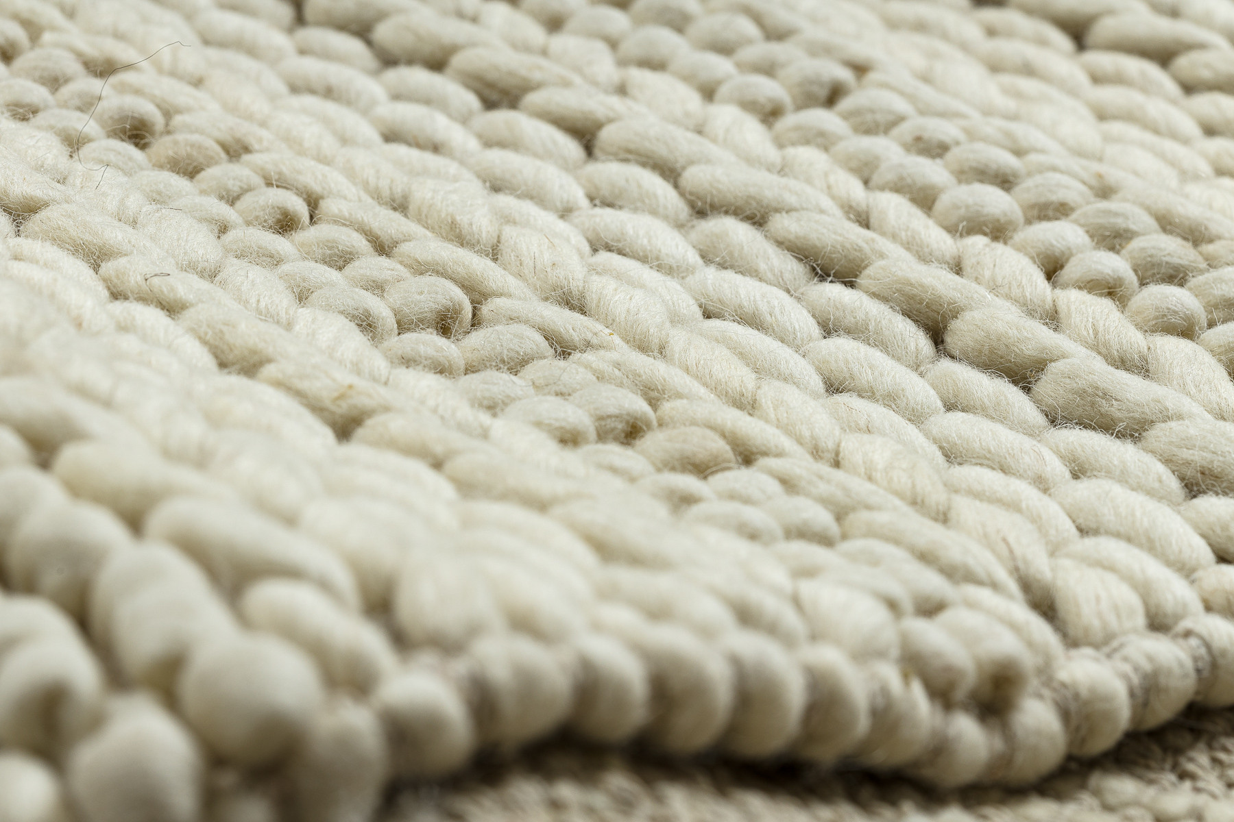 Koberec TAHAR 99002B krémový, linie