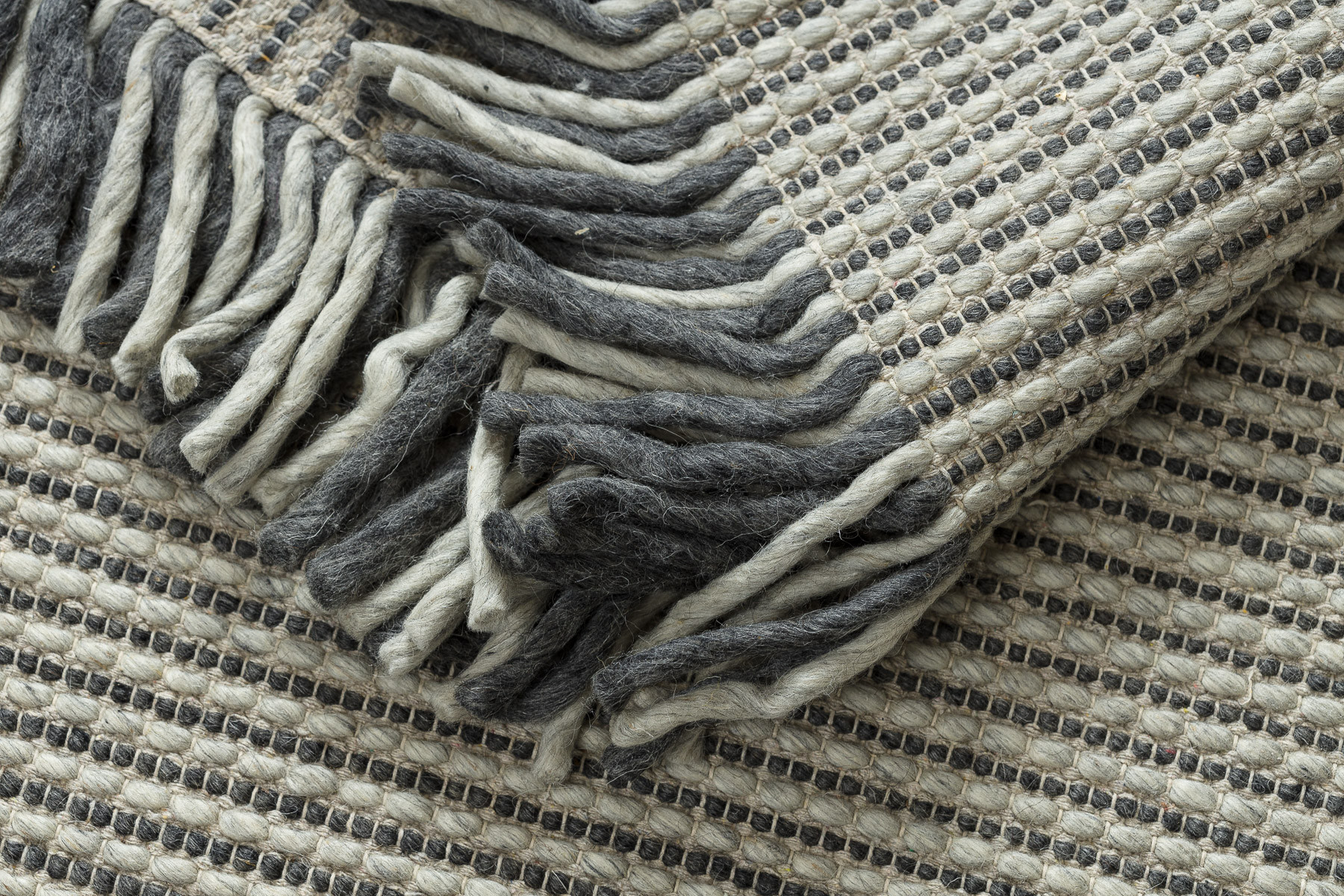 Koberec TAHAR 99003F krémový / šedý, linie / třásně