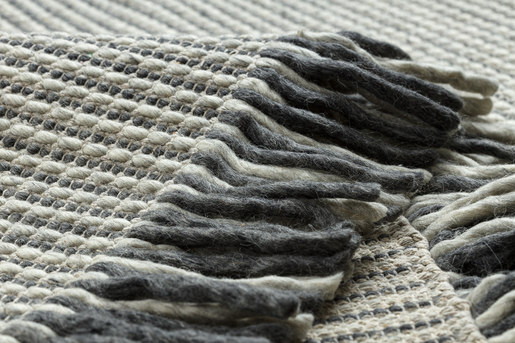 Koberec TAHAR 99003F krémový / šedý, linie / třásně