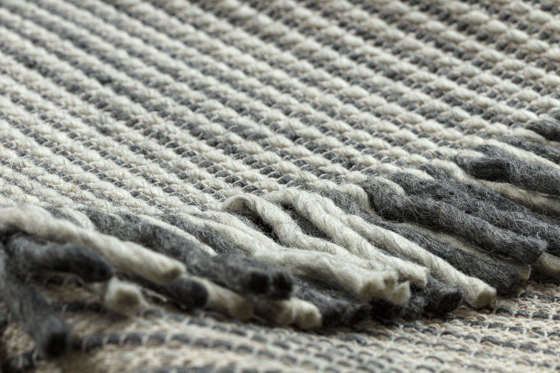 Koberec TAHAR 99003F krémový / šedý, linie / třásně