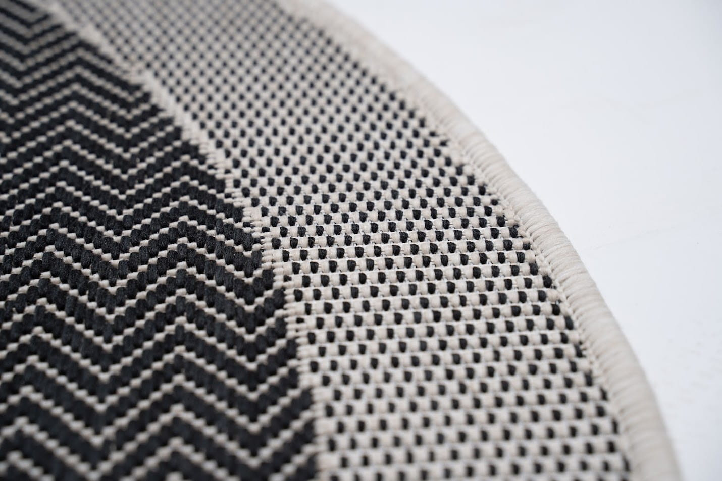 Koberec Miovani černý kruh