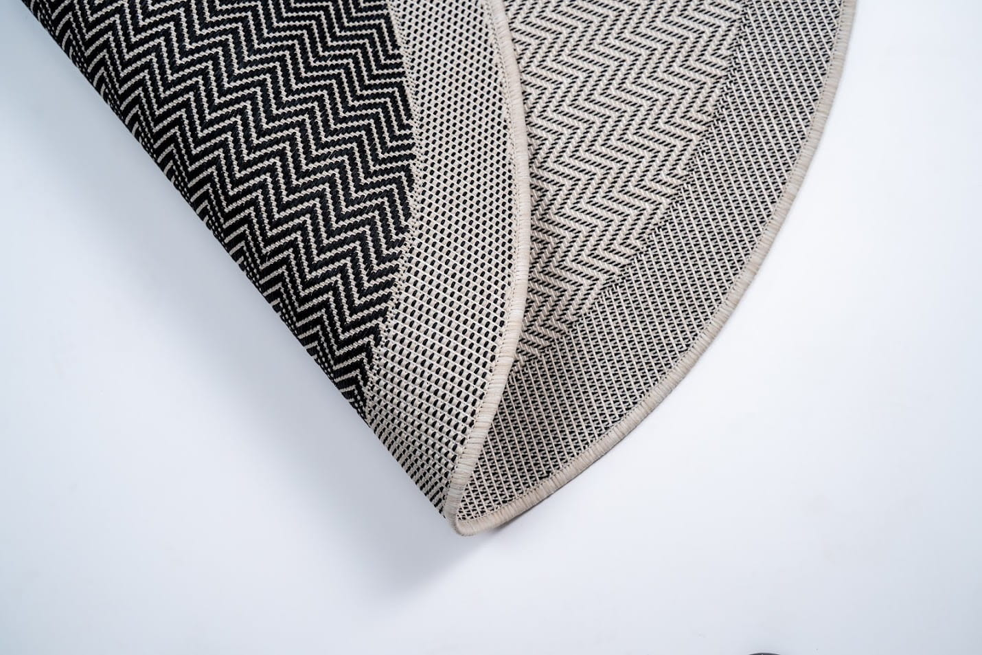 Koberec Miovani černý kruh