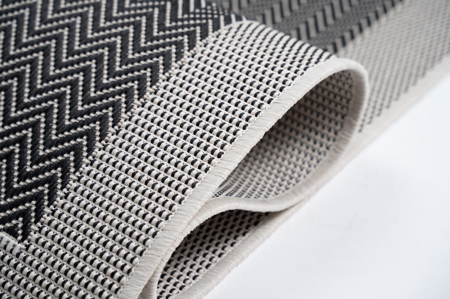 Koberec Miovani černý