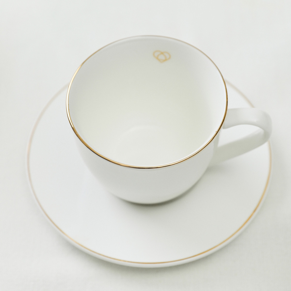 Šálek AURO s podšálkem, se zlatým okrajem ALL 992036 210 ml