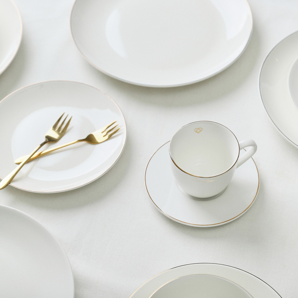 Šálek AURO s podšálkem, se zlatým okrajem ALL 992036 210 ml