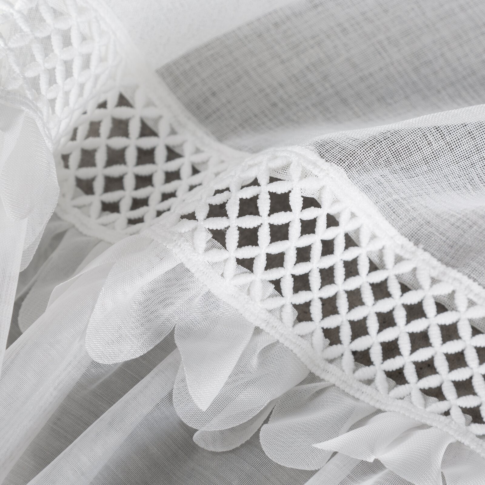 Hotová záclona KATRIN bílá - na průchodkách