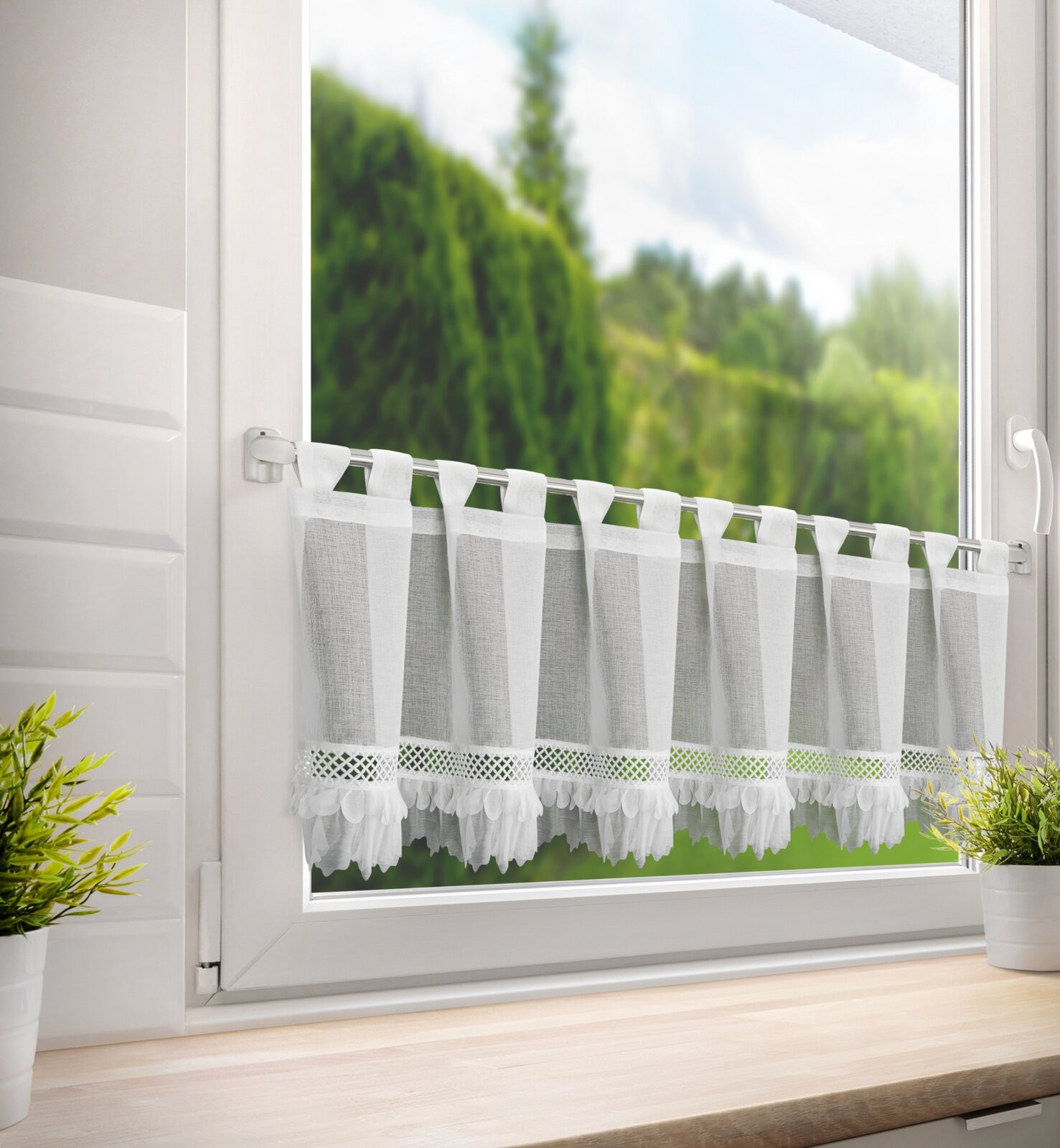 Hotová záclona KATRIN bílá - na průchodkách