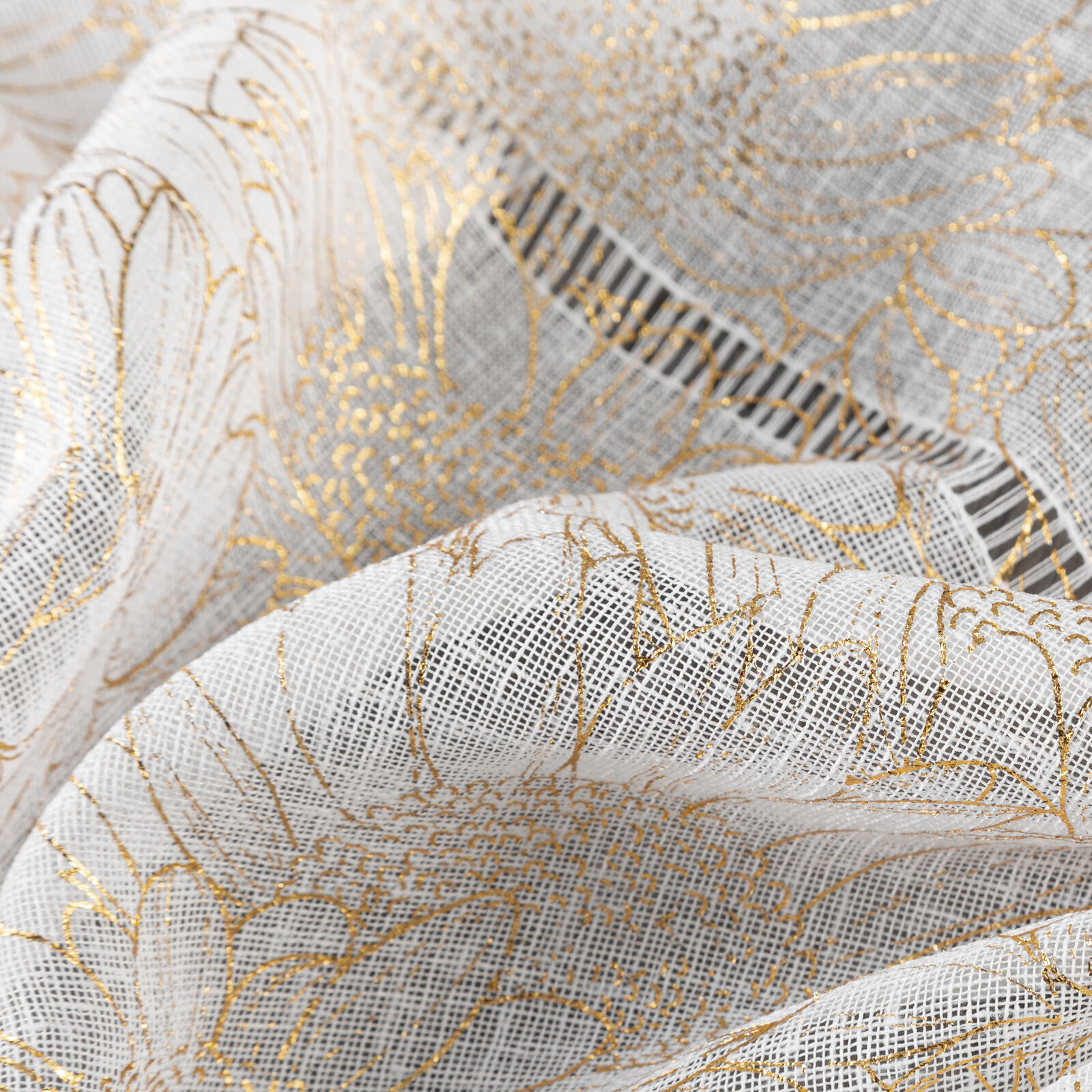 Hotová záclona KATY bílá / zlatá - na průchodkách