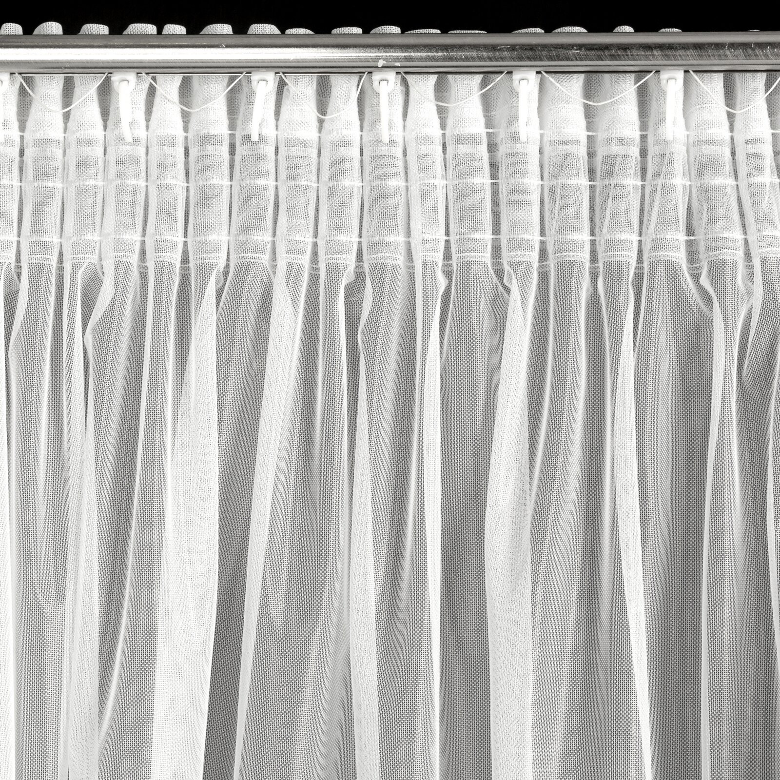 Hotová záclona LARISA bílá - na pásce