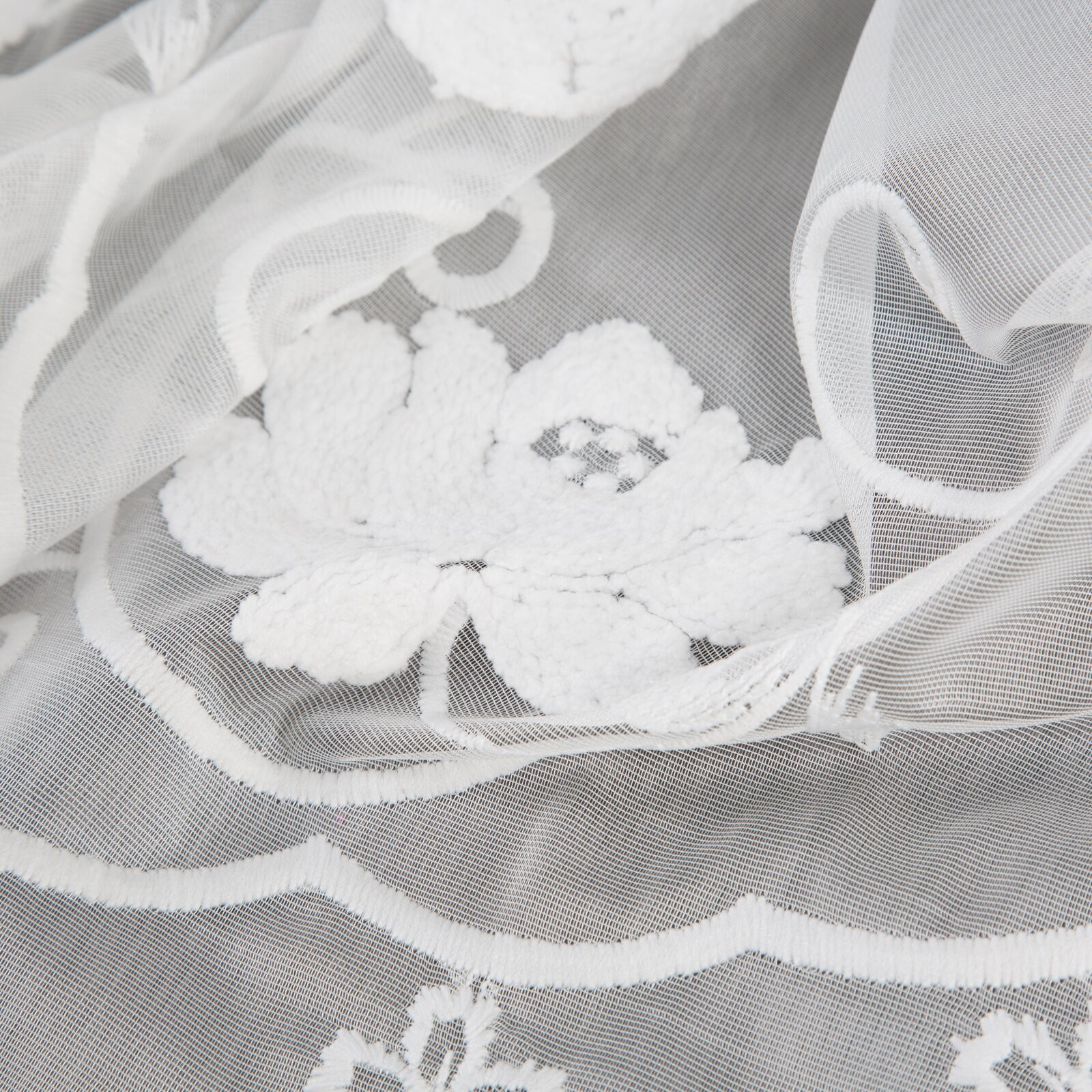 Hotová záclona LETI bílá - na průchodkách