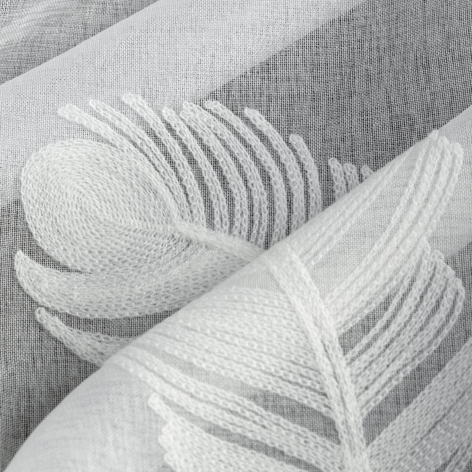 Hotová záclona LIRENA K bílá - na průchodkách