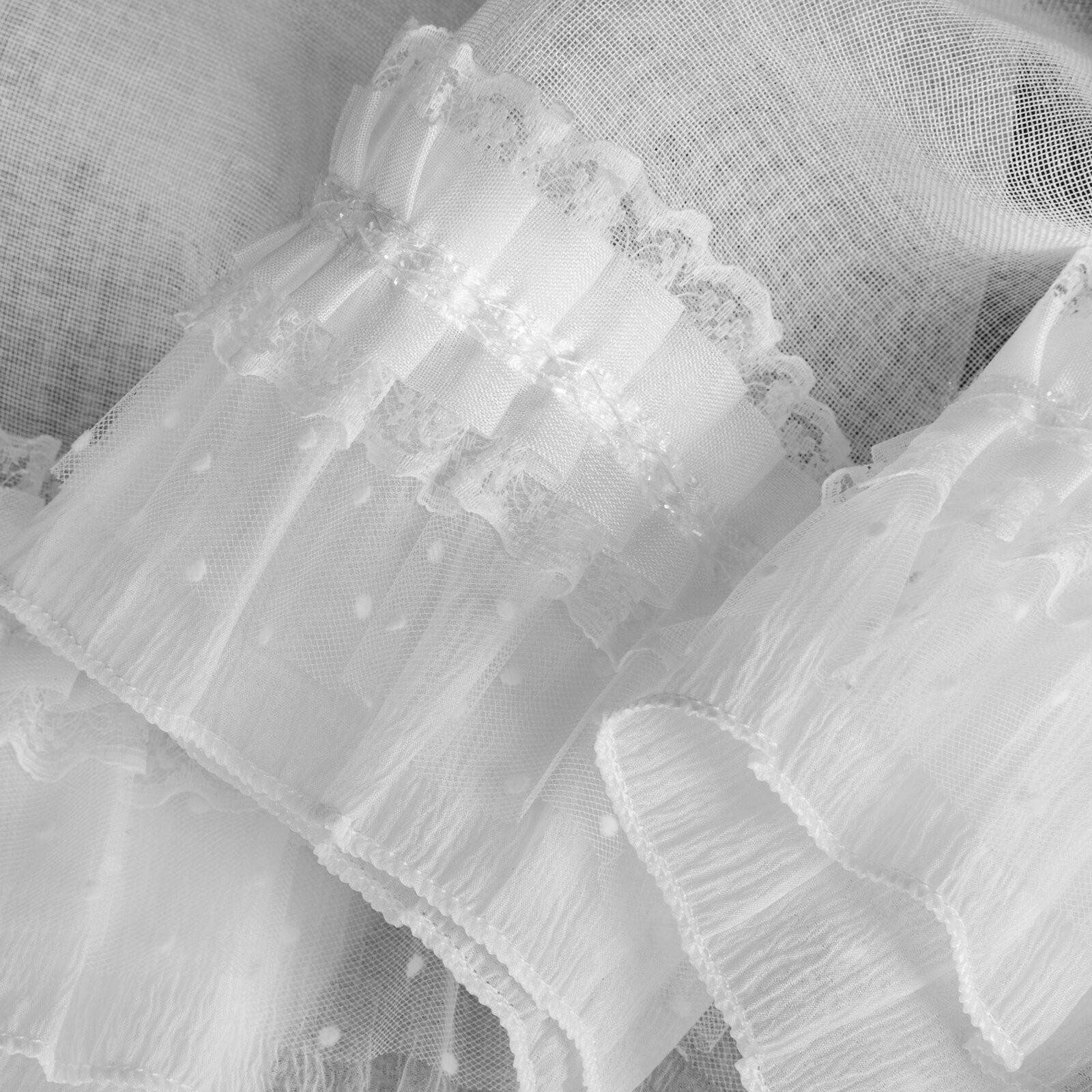 Hotová záclona MARY bílá - na průchodkách