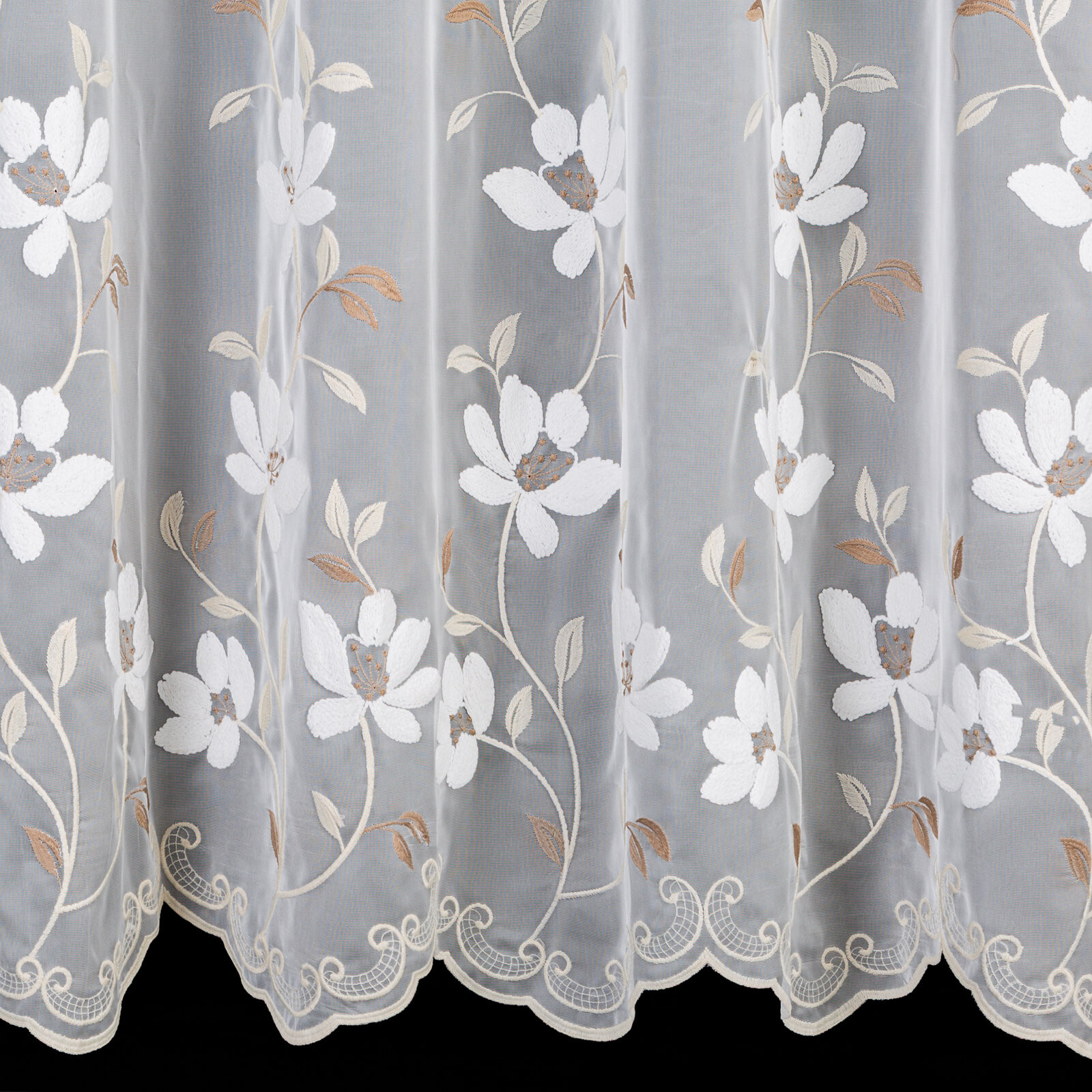 Hotová záclona SANDI bílá - na průchodkách